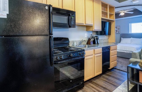 Downtown Indianapolis Apartment | Landing | Spectacular Studio, Gym, Rooftop Lounge