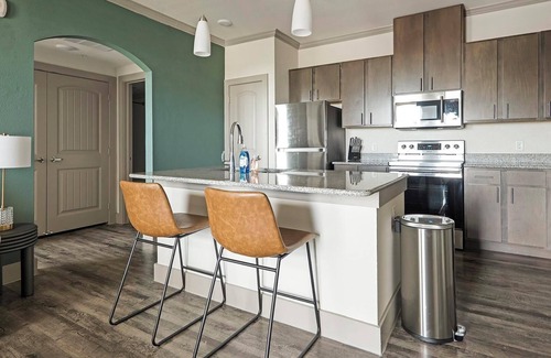 Manor Apartment | Landing | Spectacular 1BD, Courtyard, Gym