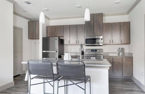 Manor Apartment | Landing | Spectacular 1BD, Clubhouse, Pool