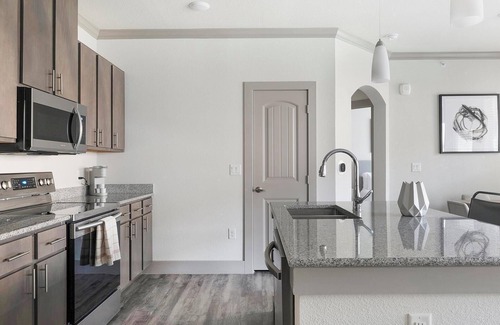 Manor Apartment | Landing | Spectacular 1BD, Clubhouse, Pool