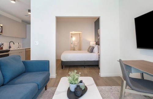 Durham Apartment | Landing | Spectacular 1BD, Rooftop Lounge, Gym