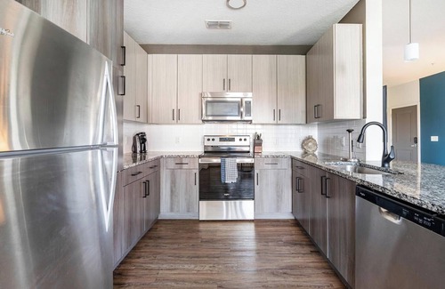 Tropic Apartment | Landing | Spectacular 2BD, Pool, Courtyard