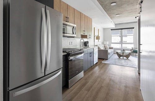 Englewood Apartment | Landing | Spectacular Studio, Gym, Rooftop Lounge