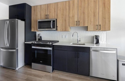 Englewood Apartment | Landing | Spectacular Studio, Gym, Rooftop Lounge
