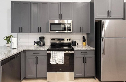 Denton Apartment | Landing | Spectacular Studio, Gym