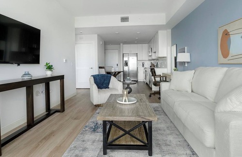 Caloosahatchee Apartment | Landing | Spectacular 1BD, Gym, Pool