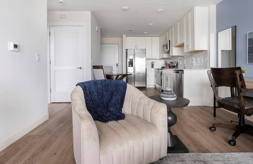 Caloosahatchee Apartment | Landing | Spectacular 1BD, Gym, Pool