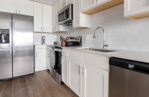 Caloosahatchee Apartment | Landing | Spectacular 1BD, Gym, Pool