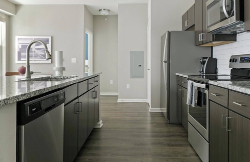 Chesterfield Apartment | Landing | Stunning 1BD, Gym, Courtyard