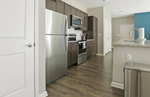 Chesterfield Apartment | Landing | Stunning 1BD, Gym, Courtyard