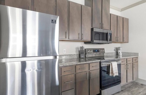 Manor Apartment | Landing | Stunning 1BD, Courtyard, Gym