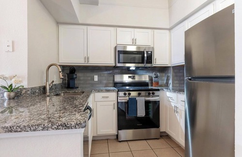 Metro West Apartment | Landing | Stunning 1BD, Gym, Pool