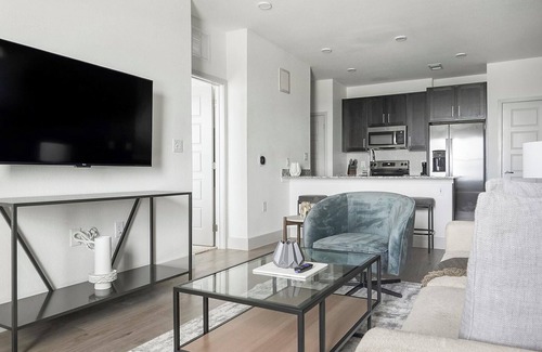 Austin Apartment | Landing | Stunning 1BD, Pool, Gym