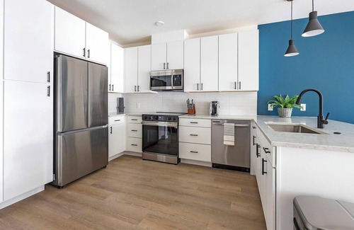 Civic Center Apartment | Landing | Stunning 1BD, Rooftop Lounge, Gym