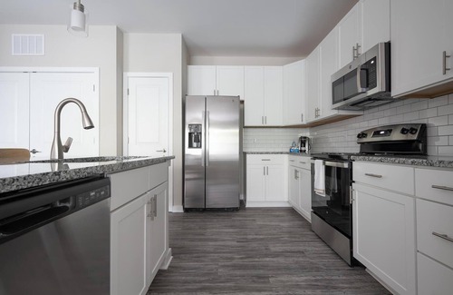 Huntersville Apartment | Landing | Stunning 1BD, Gym, Clubhouse