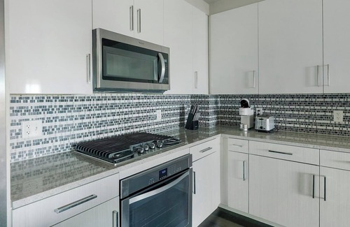 Houston Apartment | Landing | Stunning 2BD, Gym, Tennis Court