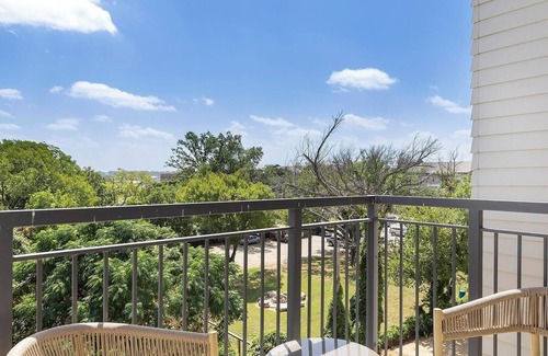 Fort Worth Apartment | Landing | Stunning 2BD, Clubhouse, Game Room