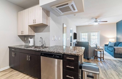 Charlotte Apartment | Landing | Stylish 1BD, Clubhouse, Gym