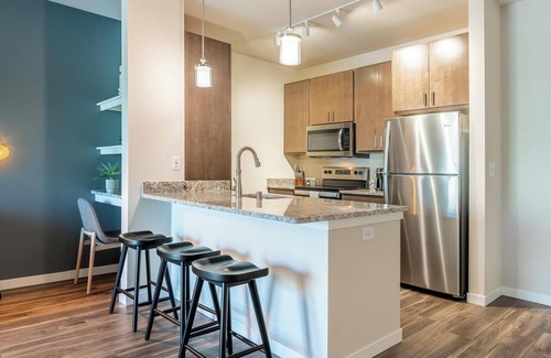 Newberry Apartment | Landing | Stylish 1BD, Gym, Pool