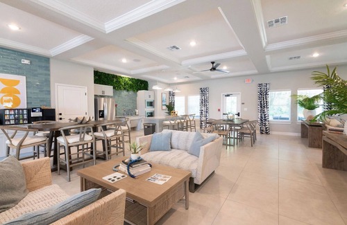 Newberry Apartment | Landing | Stylish 1BD, Gym, Pool