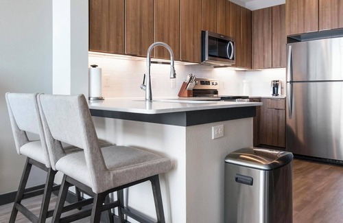 Buda Apartment | Landing | Stylish 1BD in Kyle