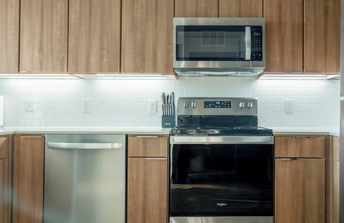 Buda Apartment | Landing | Stylish 1BD in Kyle