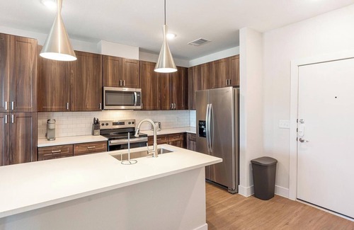 Seguin Apartment | Landing | Stylish 1BD, Pool, Gym