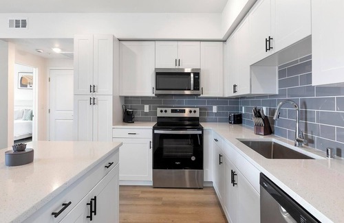 Townsite Apartment | Landing | Stylish 1BD, Rooftop Lounge, Pool