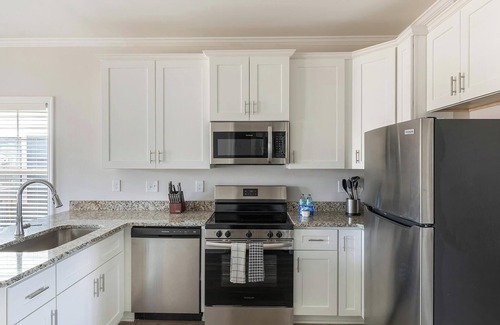 Huntsville Apartment | Landing | Stylish 1BD, Courtyard, Clubhouse