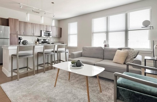 Tobin Hill Apartment | Landing | Stylish 1BD, Courtyard, Pool