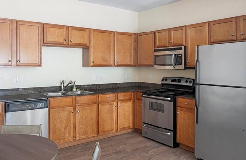 Sweetbriar Apartment | Landing | Stylish 2BD, Clubhouse, Courtyard