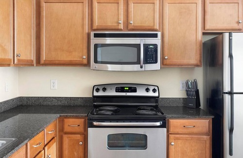 Sweetbriar Apartment | Landing | Stylish 2BD, Clubhouse, Courtyard