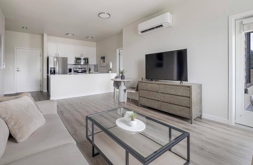 Homestead Apartment | Landing | Stylish 2BD, Gym