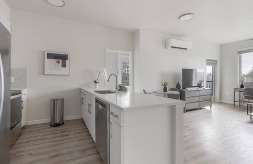 Homestead Apartment | Landing | Stylish 2BD, Gym