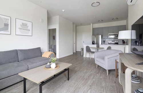 Homestead Apartment | Landing | Stylish 2BD, Gym