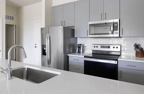 Homestead Apartment | Landing | Stylish 2BD, Gym