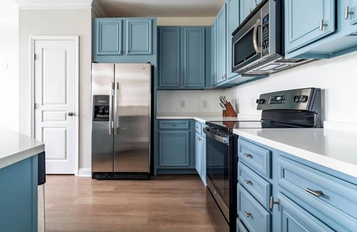 Cary Apartment | Landing | Stylish 2BD, Pool, Gym