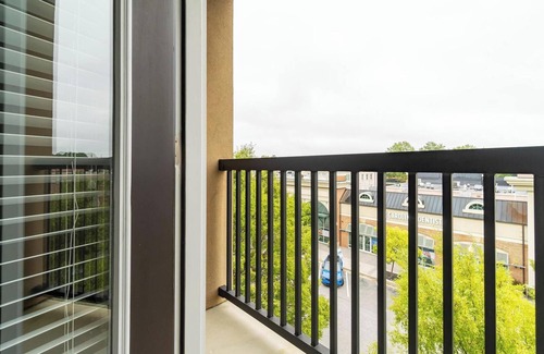 Cary Apartment | Landing | Stylish 2BD, Pool, Gym