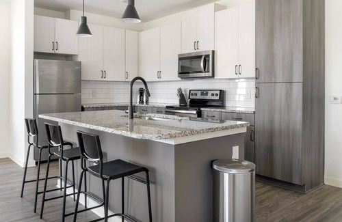 Mableton Apartment | Landing | Stylish 2BD, Rooftop Lounge, Gym