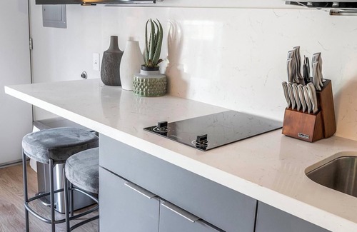 Hermitage Apartment | Landing | Stylish Studio in Downtown Hermitage