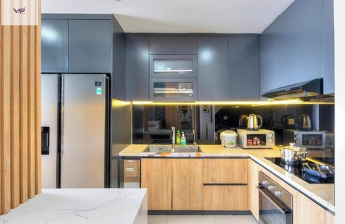 Hang Xanh Hotel | Landmark 81 Skyline VIP