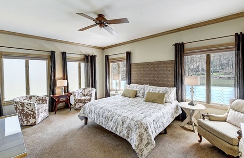 Mayhew House | Landover Lodge | Sunsets Galore! | Lower Level Addition Complete |Sleeps 14