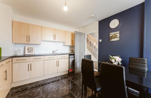 Lansbury House | Langdon Park DLR beds to stay
