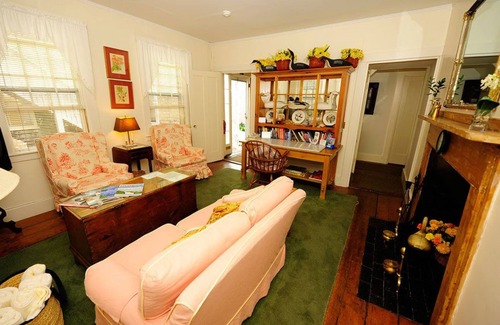 Nantucket Town House | Languedoc Inn & 3 Hussey St Guest House