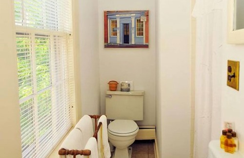 Nantucket Town House | Languedoc Inn & 3 Hussey St Guest House