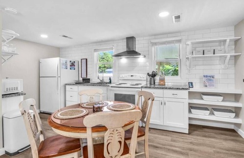 Holly Ridge House | Lanier's Escape | Dog Friendly | Perfect Getaway