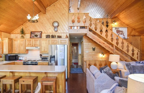 Red River House | Lanna Lasso's the Moon