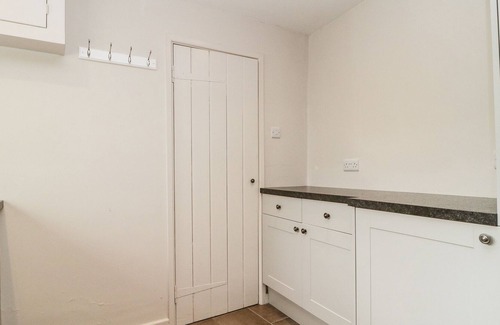 Glastonbury Cottage | LANTERN COTTAGE, family friendly, with open fire in Glastonbury