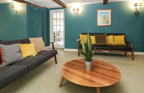 Glastonbury Cottage | LANTERN COTTAGE, family friendly, with open fire in Glastonbury