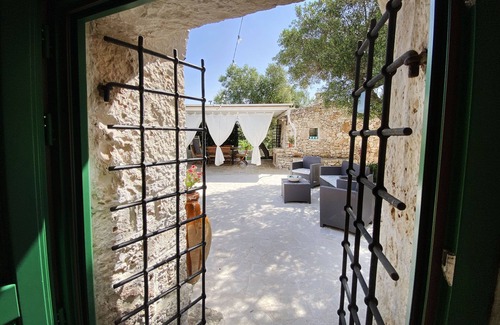Ostuni Villa | L’Antico Trullo a lovely place in the countryside Ostuni Free Wifi